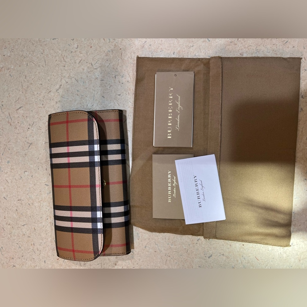 Authentic Burberry Wallet, like brand new, includes original dust bag & cards